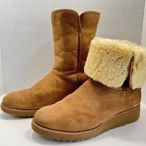 UGG Women's Amie Classic
Slim Boots, Suede & Sheepskin Chesnut